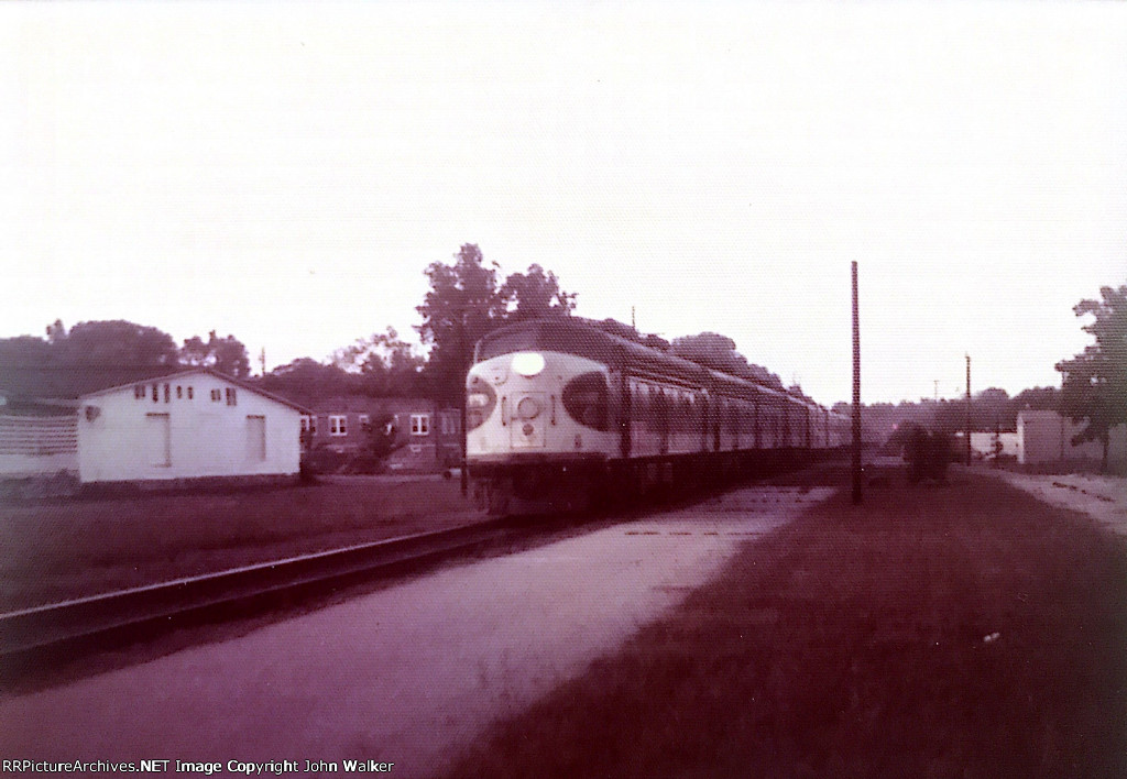 E8A No. 6901 leads Train No. 1, The Southern Crescent